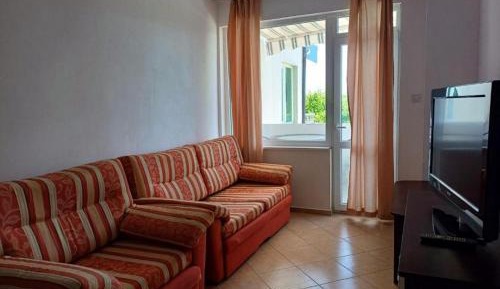 Apartment with Garden View