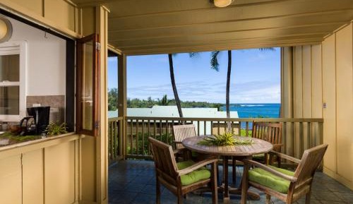 One-Bedroom Apartment with Balcony and Sea View