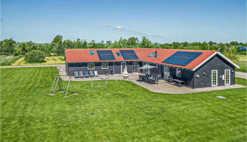 Nine-Bedroom Holiday Home