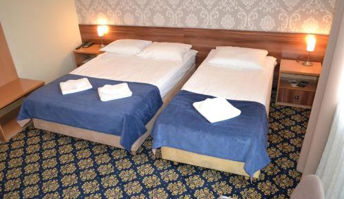 Family Room (2 Adults + 1 Child)