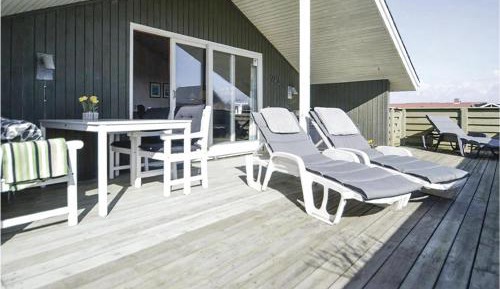 Three-Bedroom Holiday Home 