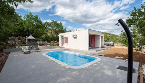 One-Bedroom Holiday Home