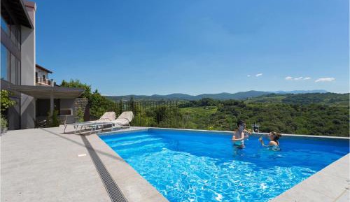 Three-Bedroom Holiday Home 