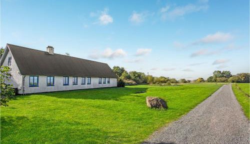 Three-Bedroom Holiday Home 
