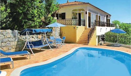 Three-Bedroom Holiday Home 