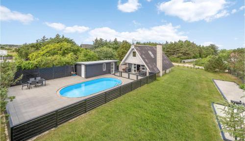 Three-Bedroom Holiday Home 