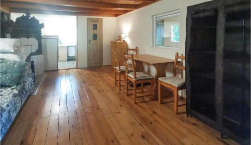 One-Bedroom Holiday Home
