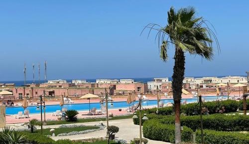 Apartment with Pool View 