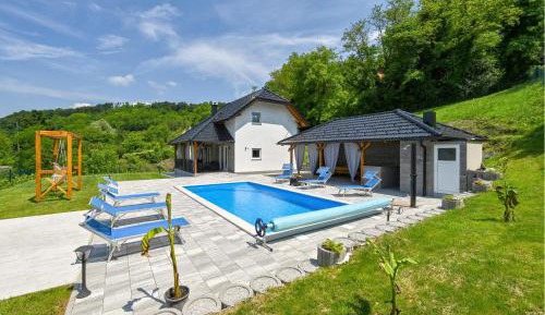 Three-Bedroom Holiday Home 