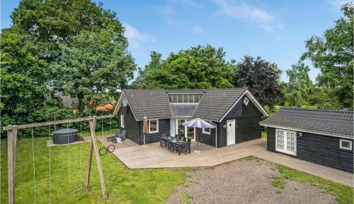 Five-Bedroom Holiday Home