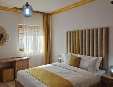 Deluxe One-Bedroom Apartment