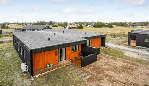 Three-Bedroom Holiday Home 
