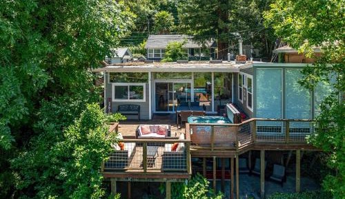 Three-Bedroom Holiday Home 