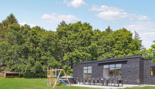 Seven-Bedroom Holiday Home