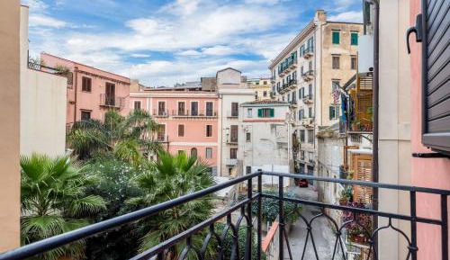 Apartment with Balcony