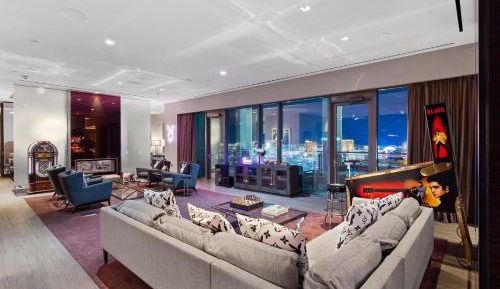 Designer Entertainment Two Bedroom Penthouse with Strip View Balcony