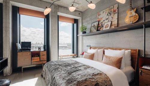 Deluxe Room with City View
