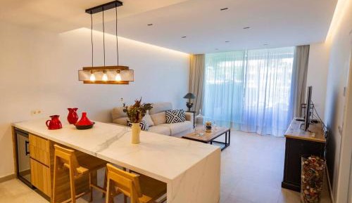 Deluxe Two-Bedroom Apartment with Garden View