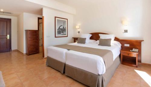 Double or Twin Room with Front Sea View