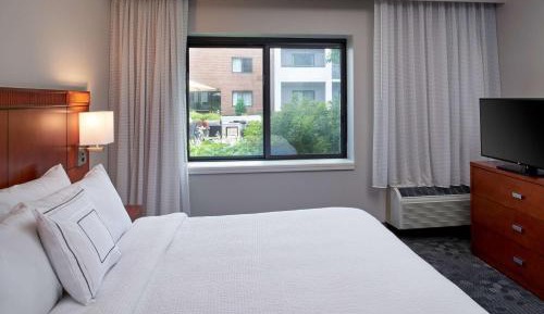 Mobility Accessible Guestroom King Roll-In Shower