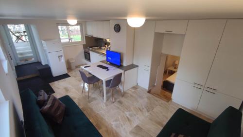 Apartment with Garden View