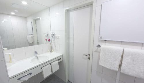 Quiet Standard Twin Room with City View
