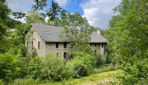 Seven-Bedroom House