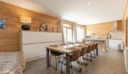 Apartment with Mountain View