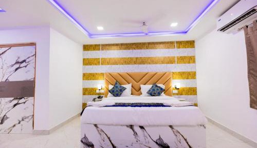 Suite with Hot Tub