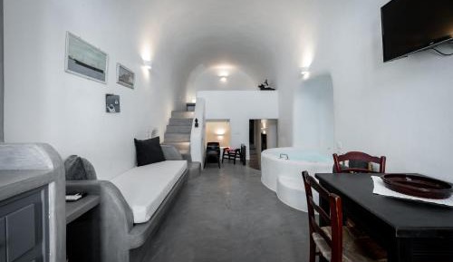 Family Apartment with Indoor Hot Tub - Ground Floor