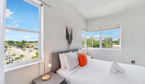 Deluxe Queen Suite