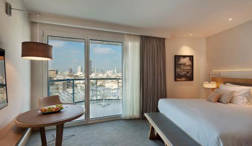 Deluxe Double Room with Balcony and City View (couples only)