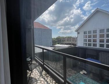Queen Suite with Pool View