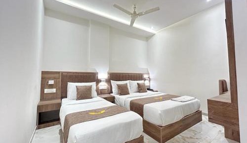 Deluxe Double Room (2 Adults + 1 Child)