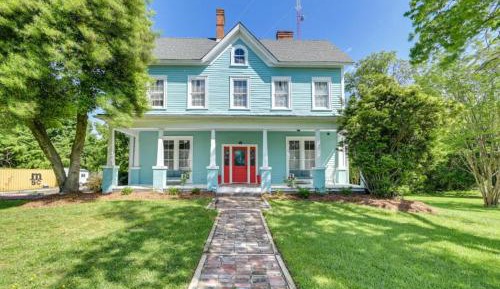 Four-Bedroom Holiday Home