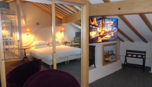 Superior Double Room with View on Noter-Dame