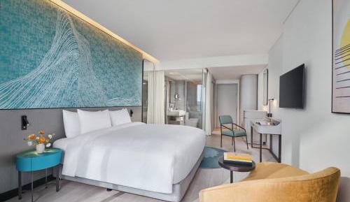 King Bed Deluxe Sea View with Balcony
