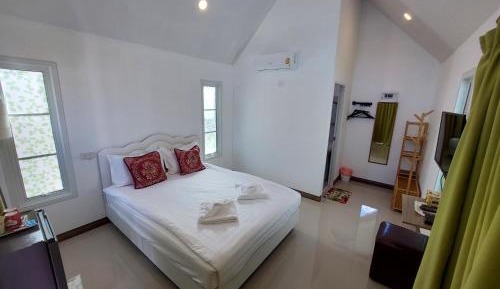 Family Room with Garden View