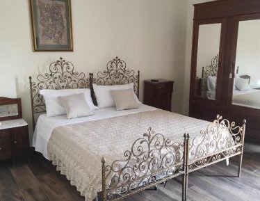 Deluxe Room (2 Adults + 1 Child)