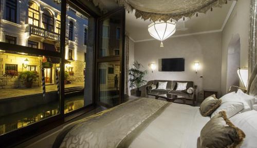 Suite with Canal View