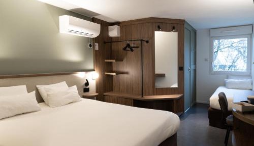 Triple Room (1 Double Bed + 1 Single Bed)
