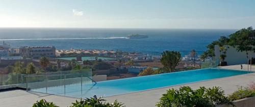 Apartment with Pool View 