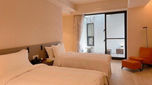 Twin Room with Mountain View
