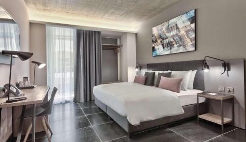 Superior Room with One Double Bed and One Single Bed