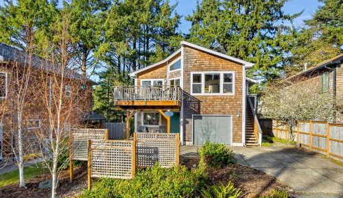 Three-Bedroom Holiday Home 