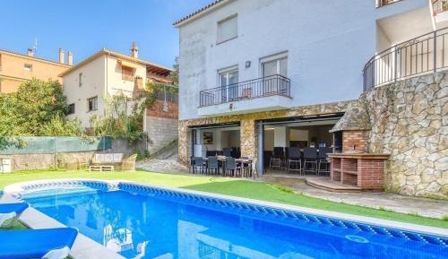 Villa with Garden View