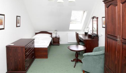 Single Room with Shared Bathroom
