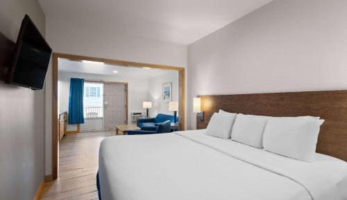King Suite Non Smoking  First or Second Floor