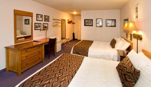 Queen Room with Two Queen Beds and Fireplace