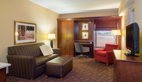 One-Bedroom Queen Suite with Sofa Bed - Non-Smoking